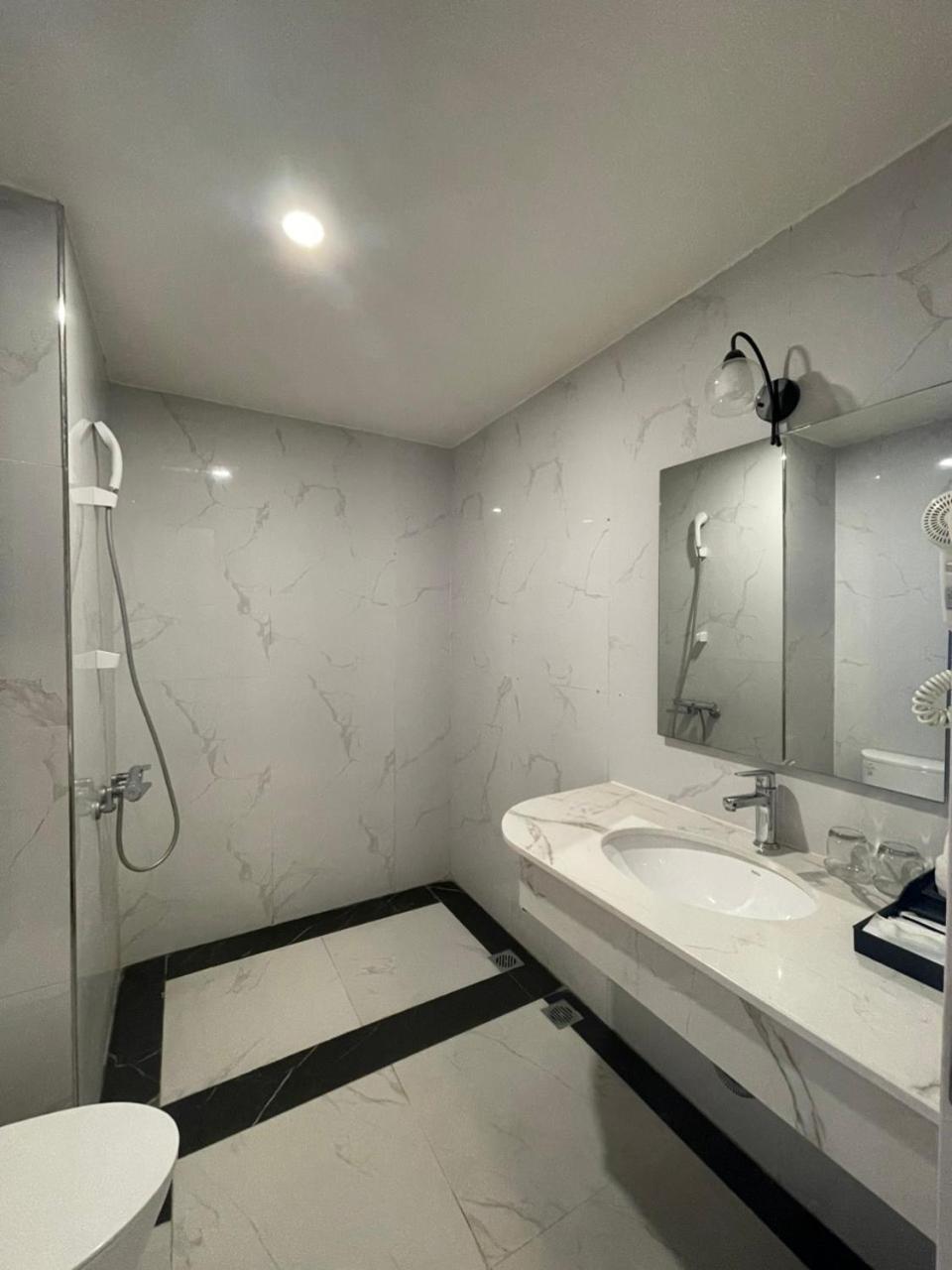 Lotus Hotel & Apartment Hai Phong Esterno foto